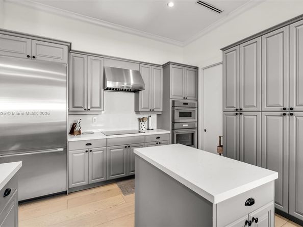 285 W Enid Dr, Key Biscayne FL 33149