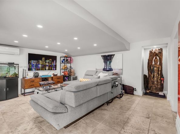 285 W Enid Dr, Key Biscayne FL 33149