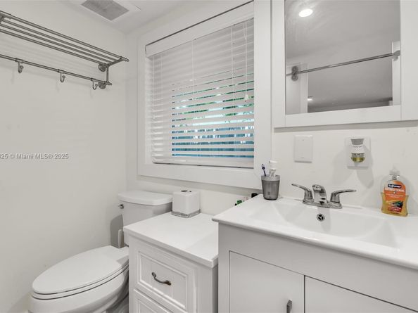 285 W Enid Dr, Key Biscayne FL 33149