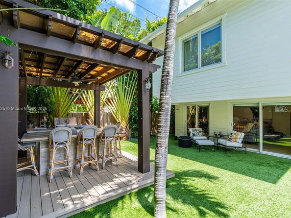 285 W Enid Dr, Key Biscayne FL 33149