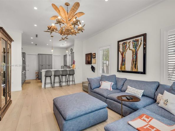 285 W Enid Dr, Key Biscayne FL 33149