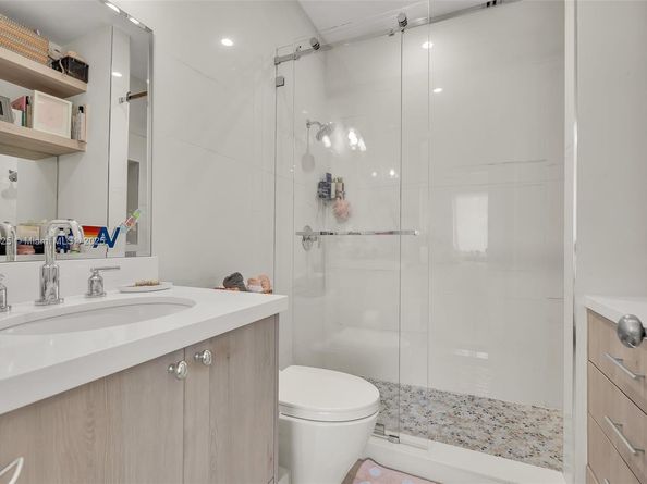 285 W Enid Dr, Key Biscayne FL 33149