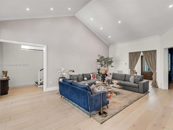 285 W Enid Dr, Key Biscayne FL 33149