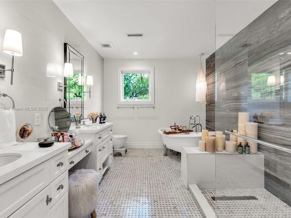 285 W Enid Dr, Key Biscayne FL 33149