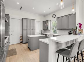 285 W Enid Dr, Key Biscayne FL 33149
