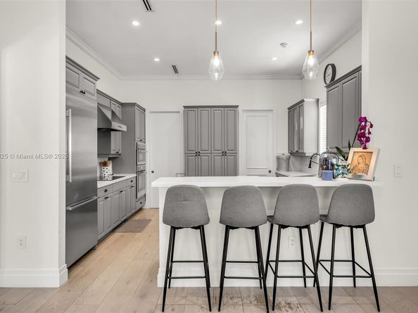 285 W Enid Dr, Key Biscayne FL 33149