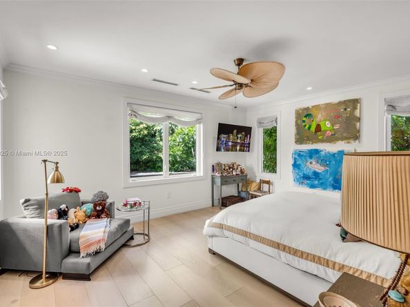 285 W Enid Dr, Key Biscayne FL 33149