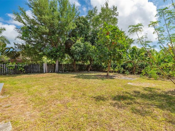 1430 NE 148 St, Miami FL 33161