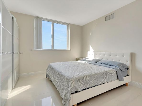 1861 NW S River Dr 1803, Miami FL 33125