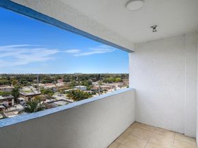 5050 NW 7th St 806, Miami FL 33126