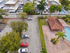 5050 NW 7th St 806, Miami FL 33126