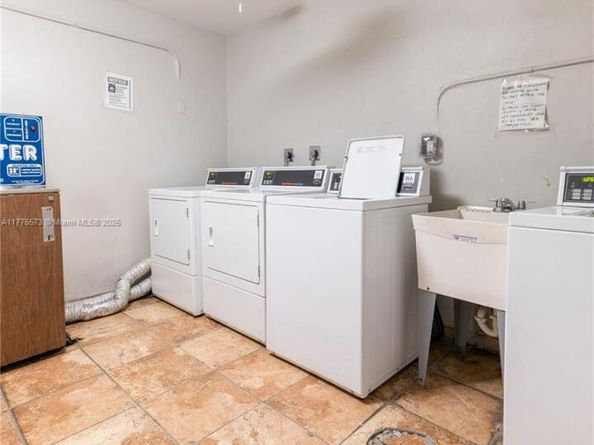 1680 NE 191st St 3072, Miami FL 33179