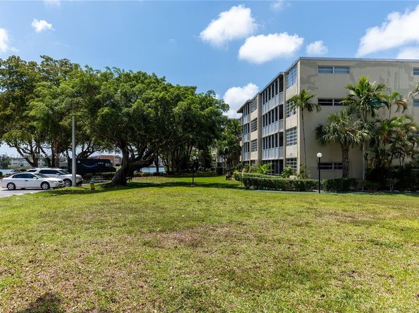 1680 NE 191st St 3072, Miami FL 33179