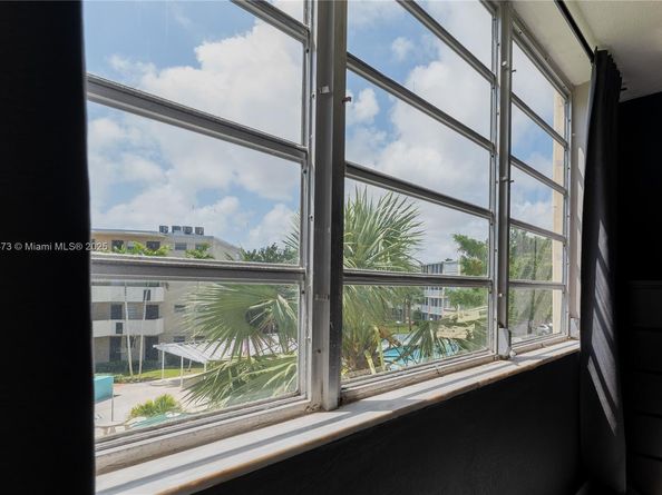 1680 NE 191st St 3072, Miami FL 33179