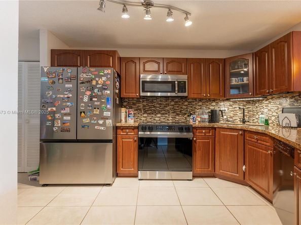 1680 NE 191st St 3072, Miami FL 33179