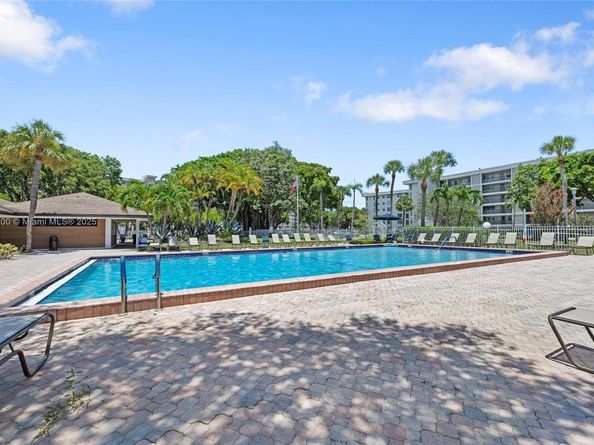2601 S Course Dr 404, Pompano Beach FL 33069