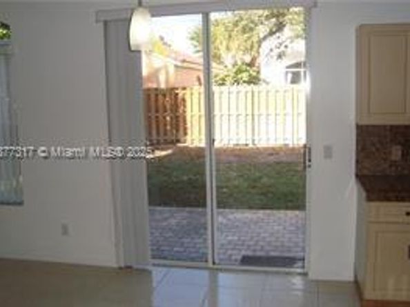 7733 NW 17th Ct, Pembroke Pines FL 33024