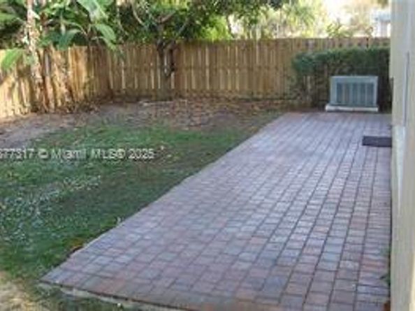 7733 NW 17th Ct, Pembroke Pines FL 33024