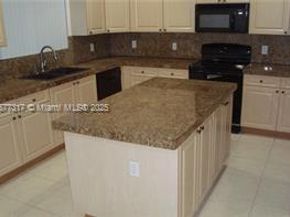 7733 NW 17th Ct, Pembroke Pines FL 33024