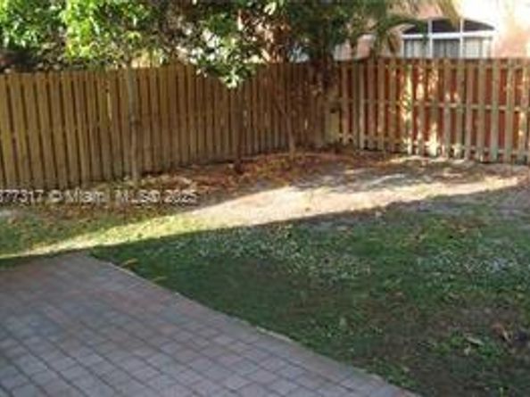 7733 NW 17th Ct, Pembroke Pines FL 33024