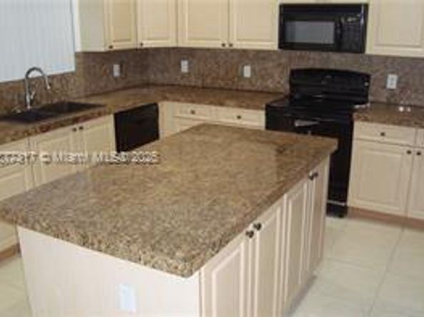 7733 NW 17th Ct, Pembroke Pines FL 33024
