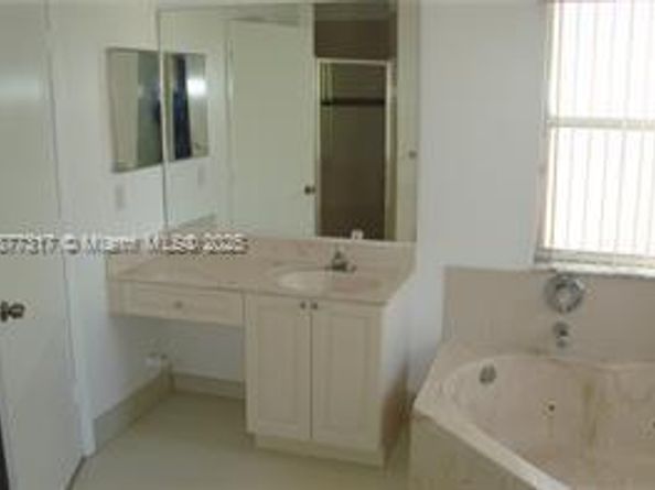 7733 NW 17th Ct, Pembroke Pines FL 33024