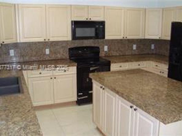 7733 NW 17th Ct, Pembroke Pines FL 33024