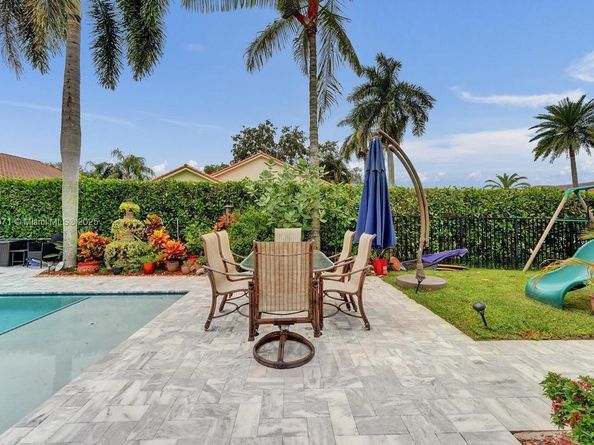 3187 Beechberry Cir, Davie FL 33328