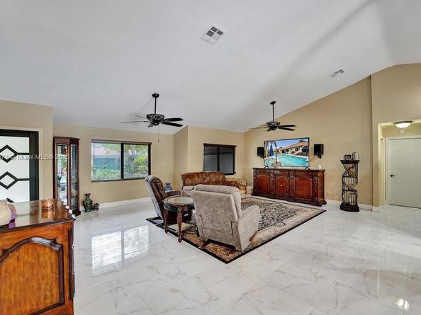 3187 Beechberry Cir, Davie FL 33328
