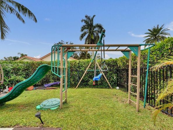3187 Beechberry Cir, Davie FL 33328