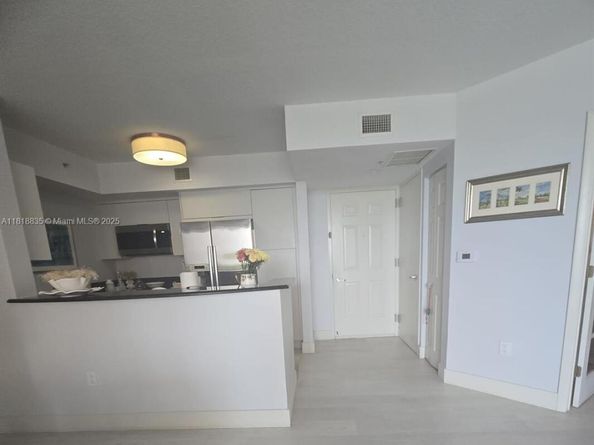 3232 SW 22nd Ter 404, Miami FL 33145
