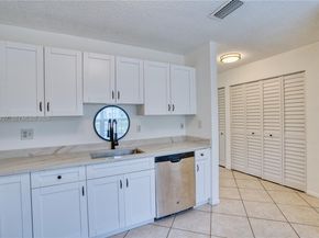 10829 NW 3rd Ct B12L, Pembroke Pines FL 33026