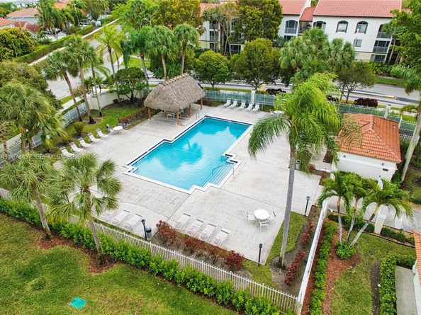 10829 NW 3rd Ct B12L, Pembroke Pines FL 33026