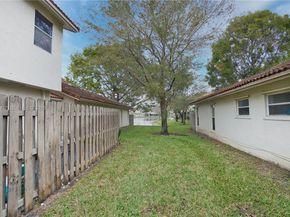 10829 NW 3rd Ct B12L, Pembroke Pines FL 33026