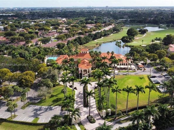10323 NW 56th Ter, Doral FL 33178