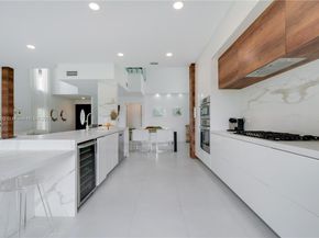 10323 NW 56th Ter, Doral FL 33178