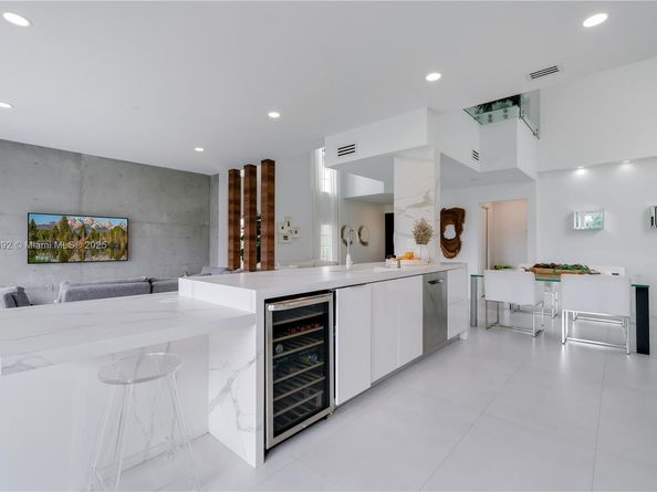 10323 NW 56th Ter, Doral FL 33178