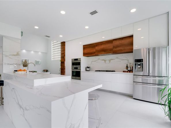 10323 NW 56th Ter, Doral FL 33178