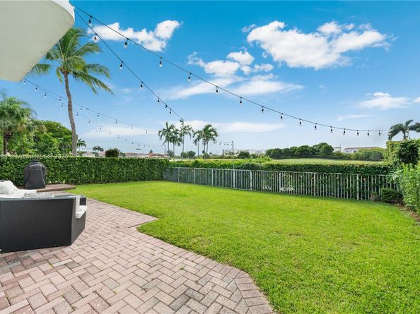 10323 NW 56th Ter, Doral FL 33178