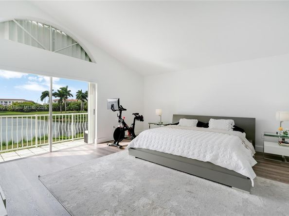 10323 NW 56th Ter, Doral FL 33178