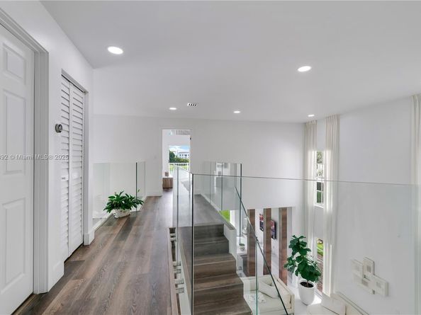 10323 NW 56th Ter, Doral FL 33178