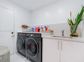 10323 NW 56th Ter, Doral FL 33178
