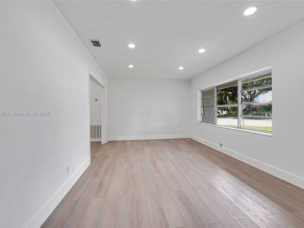 1100 NE 166th St, North Miami Beach FL 33162