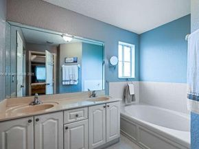 13704 S Garden Cove Cir, Davie FL 33325