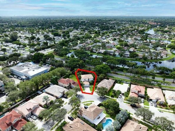13704 S Garden Cove Cir, Davie FL 33325