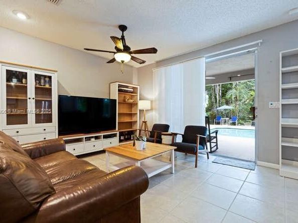 13704 S Garden Cove Cir, Davie FL 33325