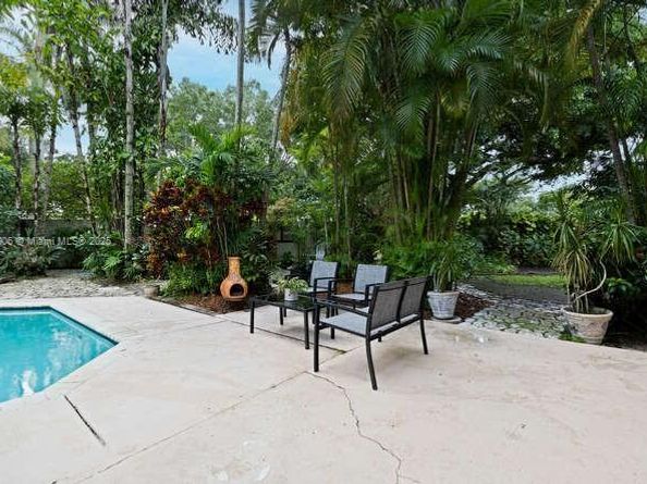 13704 S Garden Cove Cir, Davie FL 33325