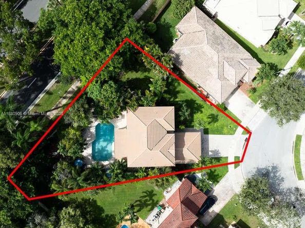 13704 S Garden Cove Cir, Davie FL 33325