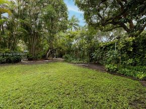 13704 S Garden Cove Cir, Davie FL 33325