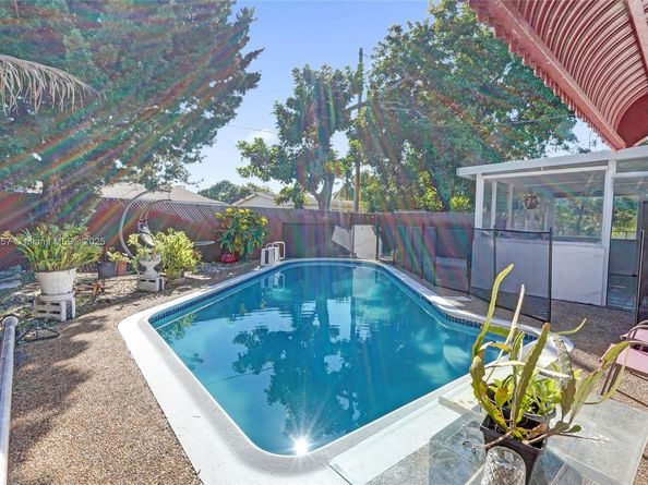 6100 NW 15th St, Sunrise FL 33313